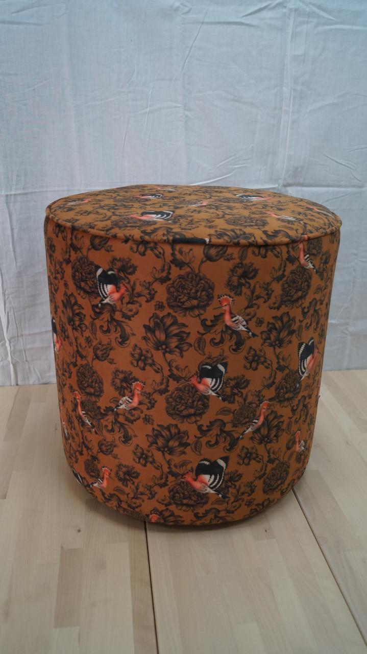 Woood poef met Fenix print.