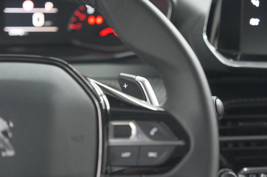 Peugeot 208 puretech 100 eat8 active pack | apple carplay | parkeersensoren