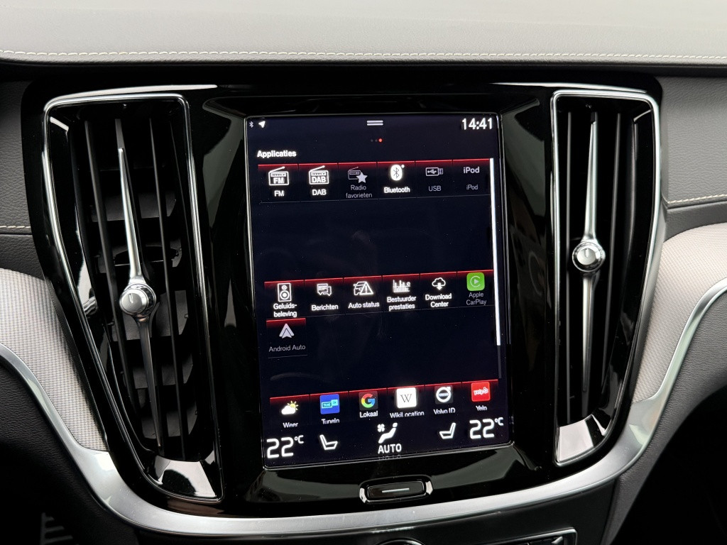 Volvo V60 t8 390pk recharge r-design| panodak| adap.cruise| trekhaak| came