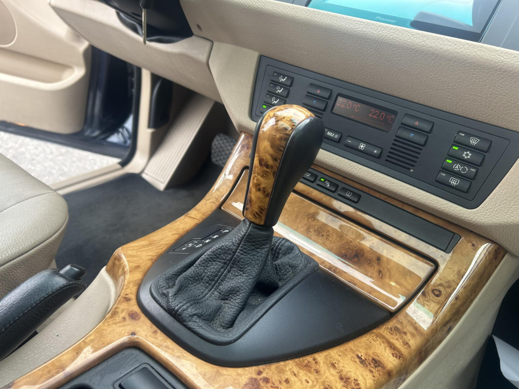BMW X5 3.0i executive prachtige youngtimer|top staat| uniek lage km stand