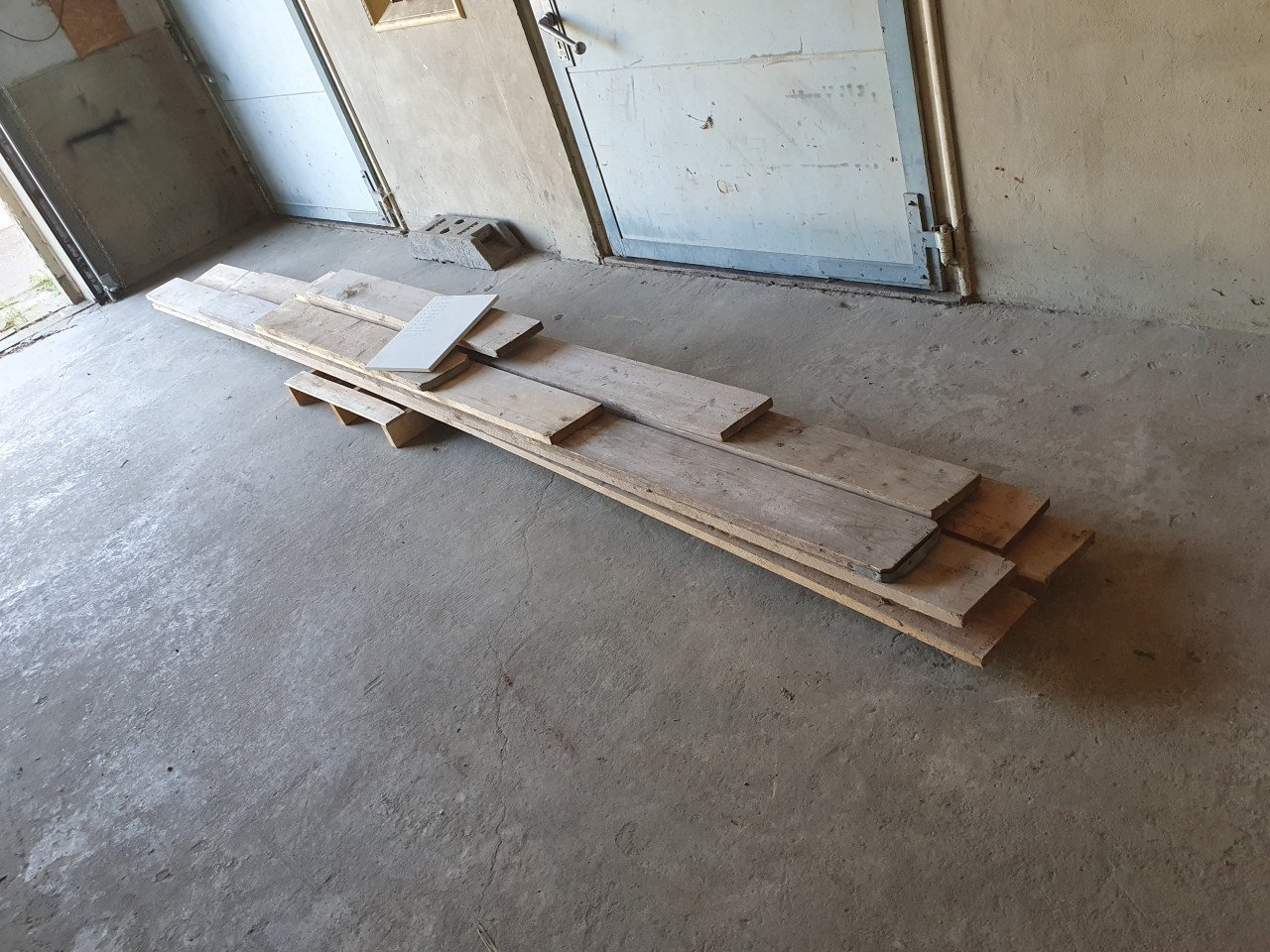 11 Steigerplanken/hout in totaal 35 meter lengte.