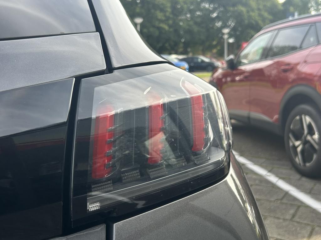 Peugeot 208 1.2 puretech 100pk eat8 allure pack 3d cockpit | apple carplay 