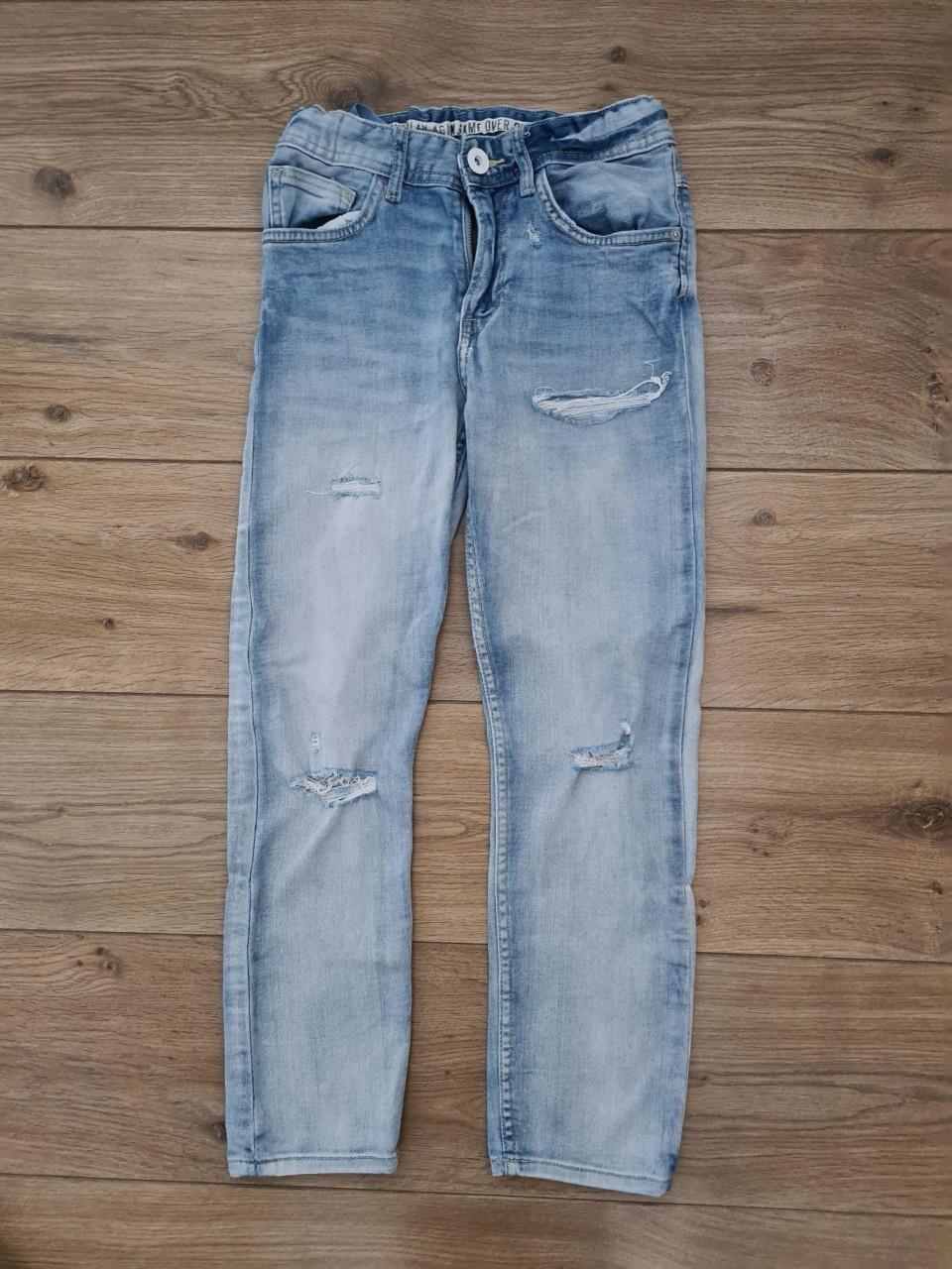 Stoere H&M & Denim spijkerbroek met trendy scheuren  maat 140