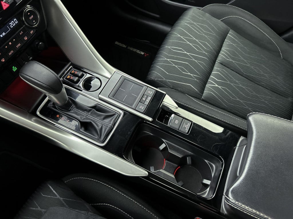 Mitsubishi Eclipse Cross 1.5 di-t first edition | automaat | lmv | trekhaak