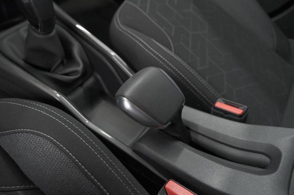 Peugeot 2008 puretech 82 active | lage km | trekhaak | navigatie | parkeers
