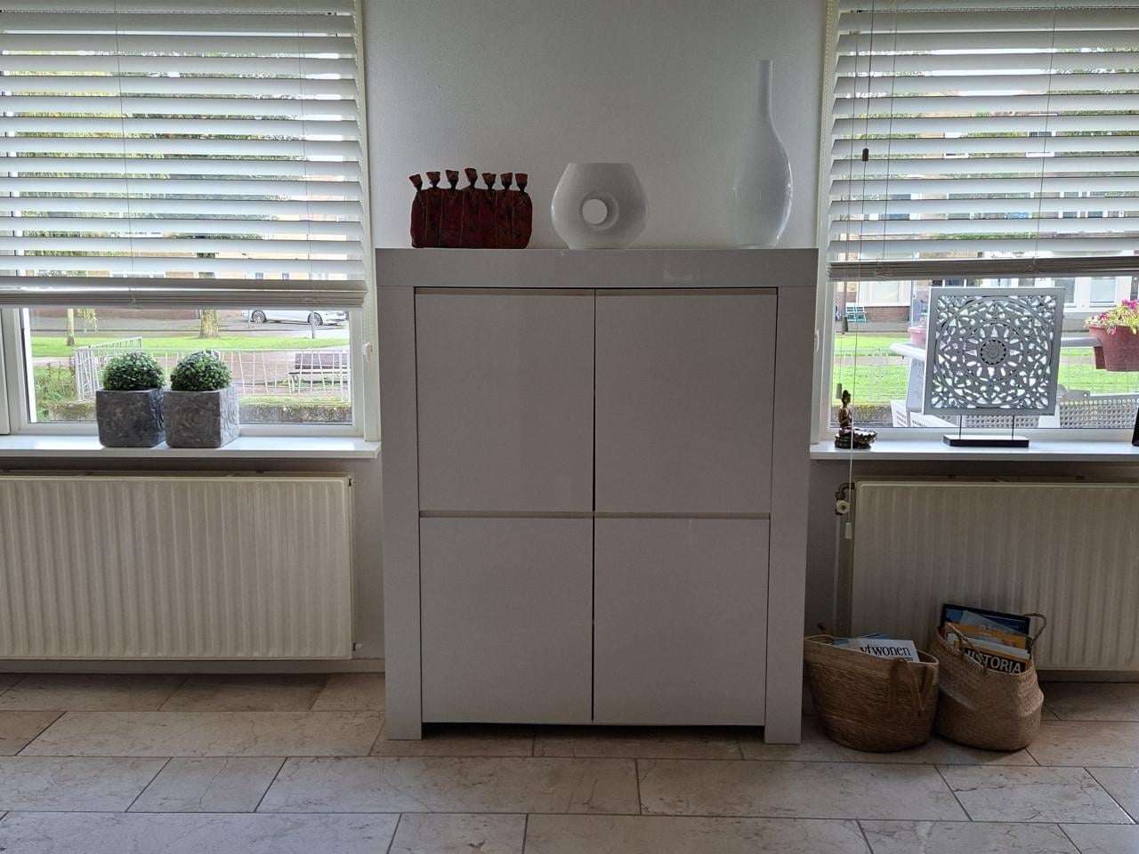 Moderne witte buffetkast en dressoir