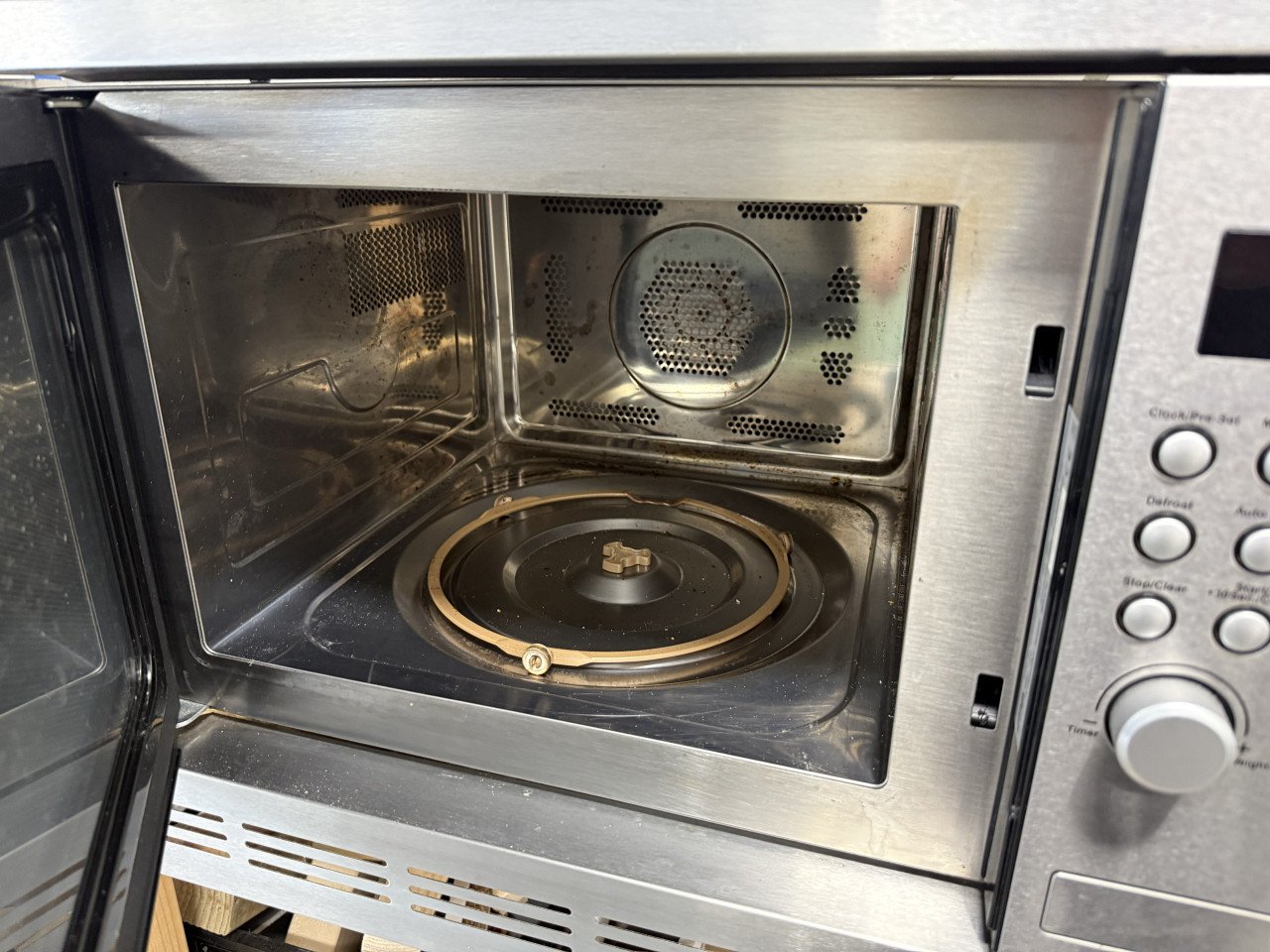 Combi oven / magnetron