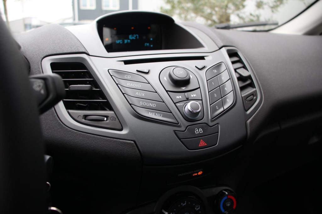 Ford Fiesta 1.0 trend - airco - stoelverwarming - alle doc - 1e eigenaar - 