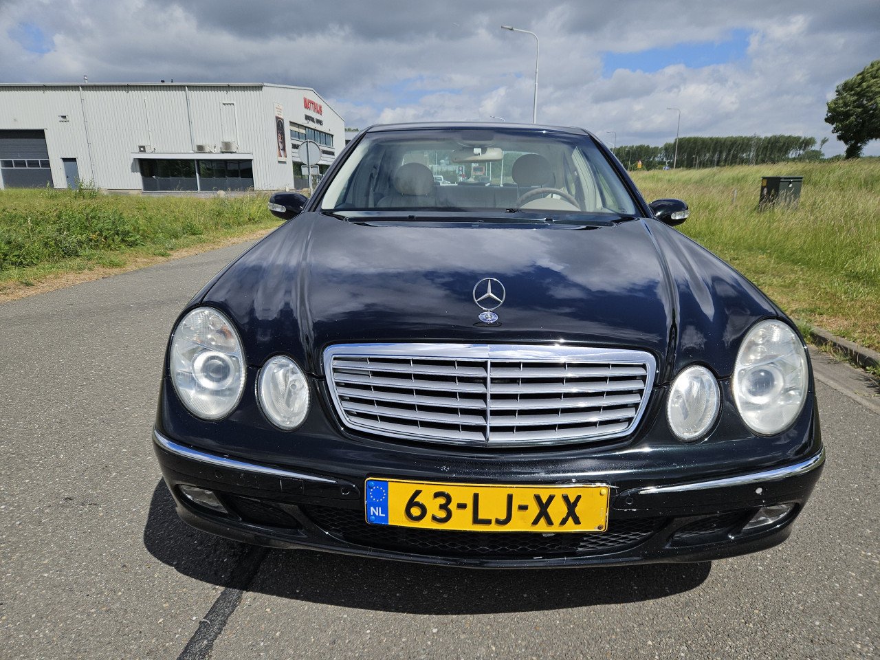 * MERCEDES E 320 BENZINE * NL AUTO * 225.831 KM N.A.P. *