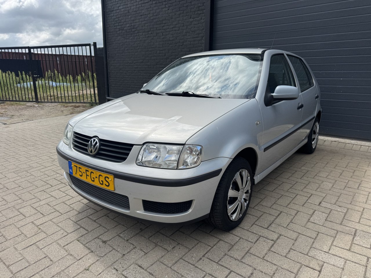 Volkswagen Polo 1.4 44KW 5DRS 2000 Grijs Apk Nap