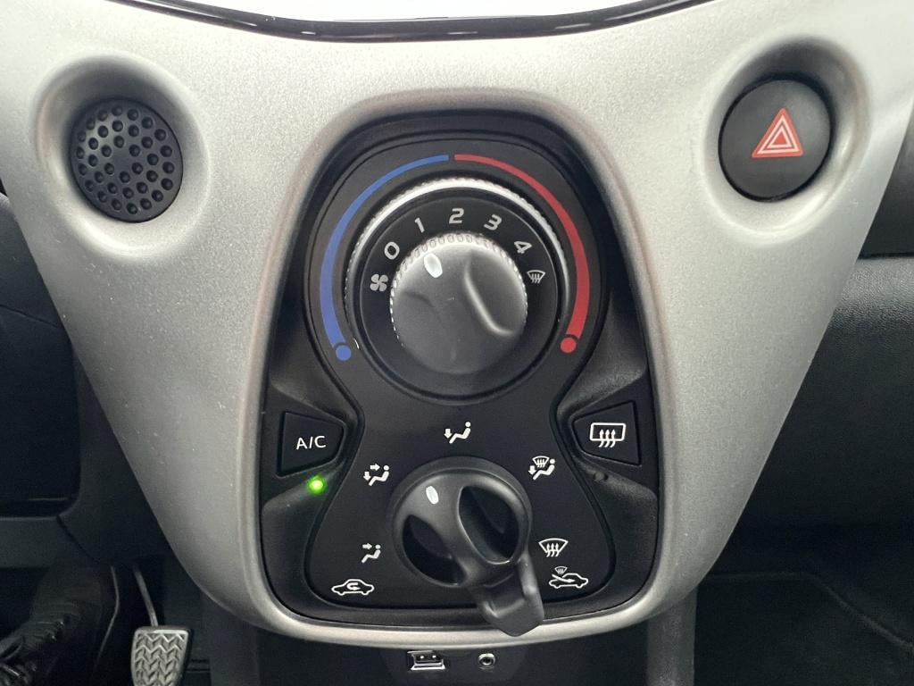 Toyota Aygo 1.0 vvt-i x-play airco | parkeercamera