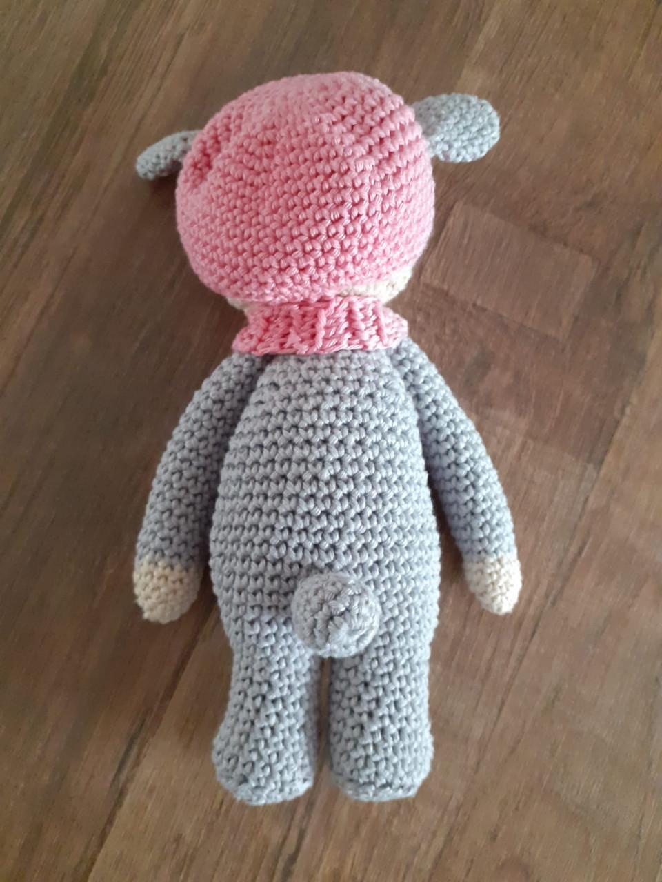 Nieuw: gehaakt popje grijs met roze accenten - 7,50
