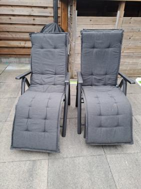 2 tuin lig stoelen