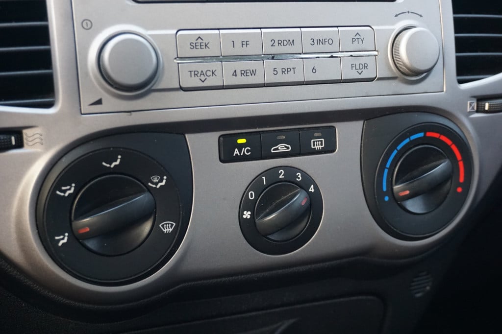 Hyundai I 20 1.2i dynamicversion airco / elektr. ramen / parkeers. / nap