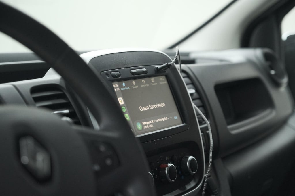Renault Trafic 2.0 dci 120 t27 l1h1 work edition | trekhaak | apple carplay