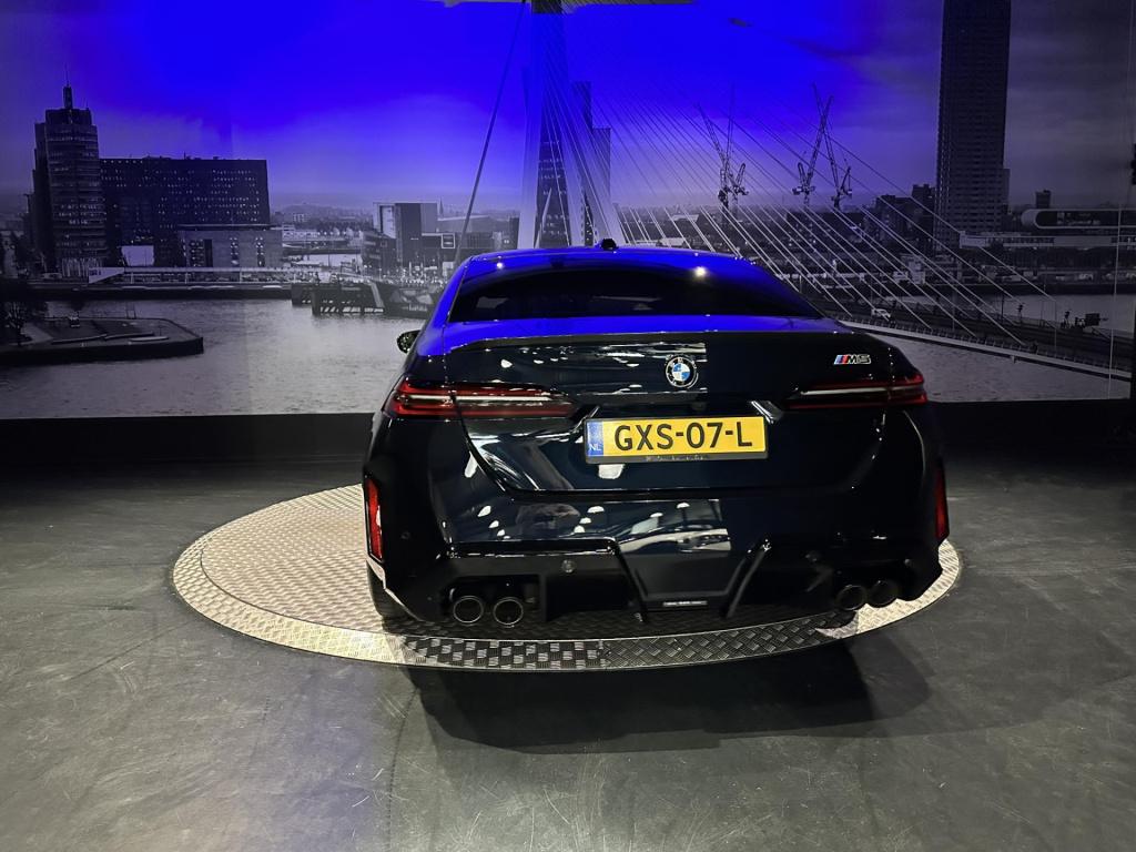 BMW M5 5-serie *limousine v8 m hybrid*carbon extr*b&w*alcantarahemel*nl-aut