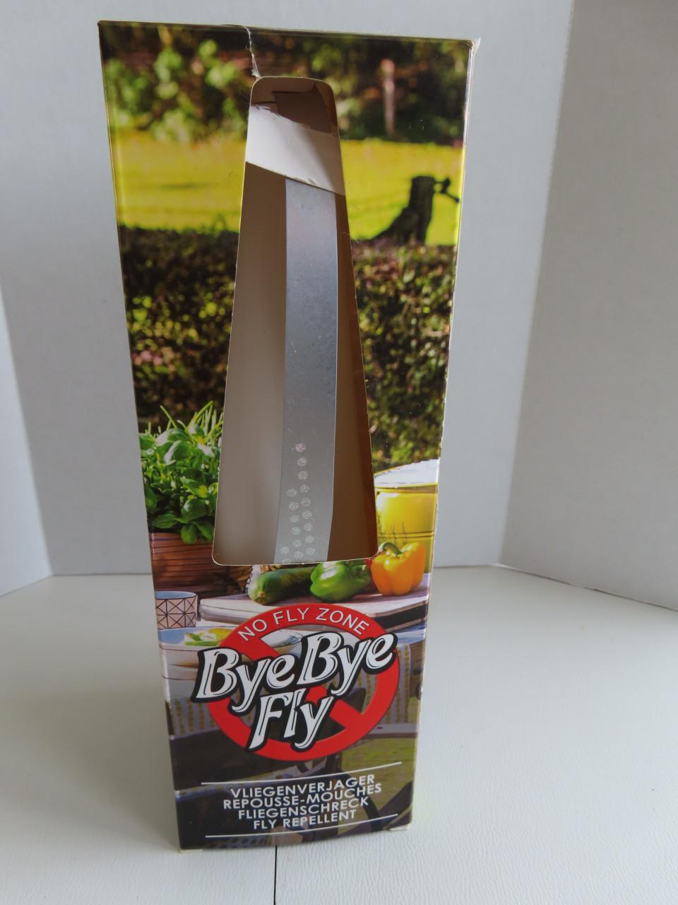 Vliegenverjager Met 2 AA baterijen Merk: Bye Bye Fly Hoog: 26 cm €.5,00