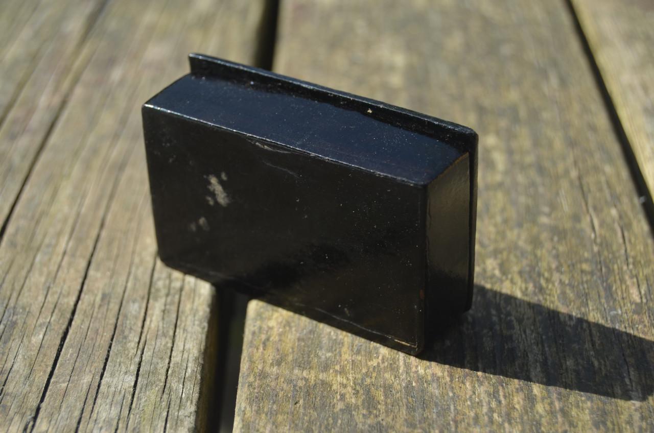 Klein houten (spelden)doosje