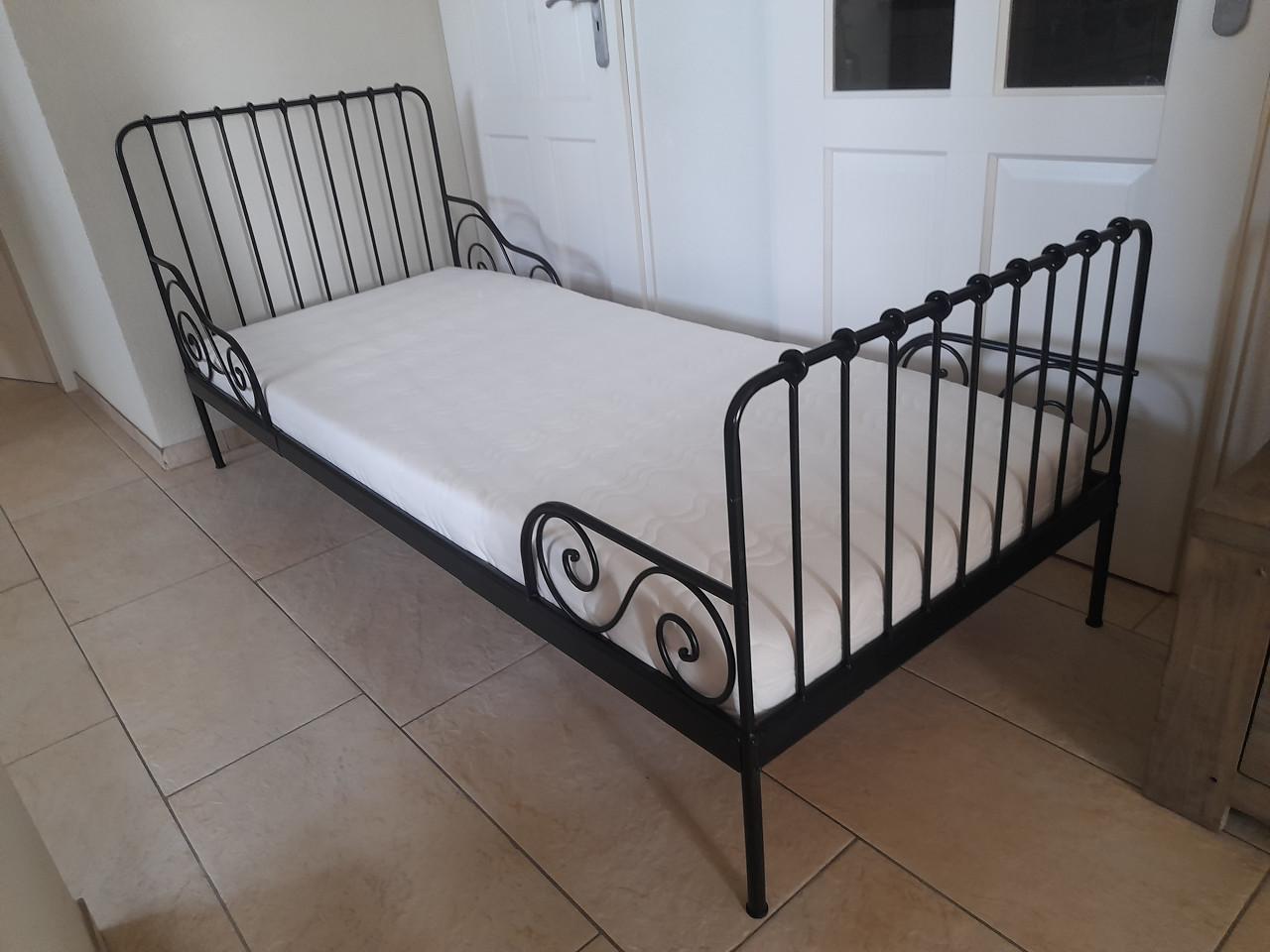 Meegroei bed  80 x 200 met matras (in goede nette staat )