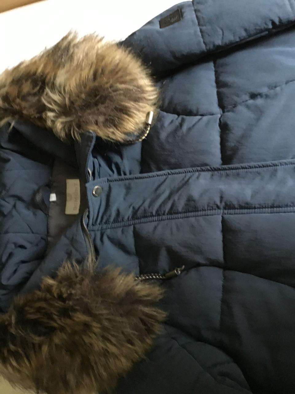 Dames winterjas met capuchon.  Maat 40.