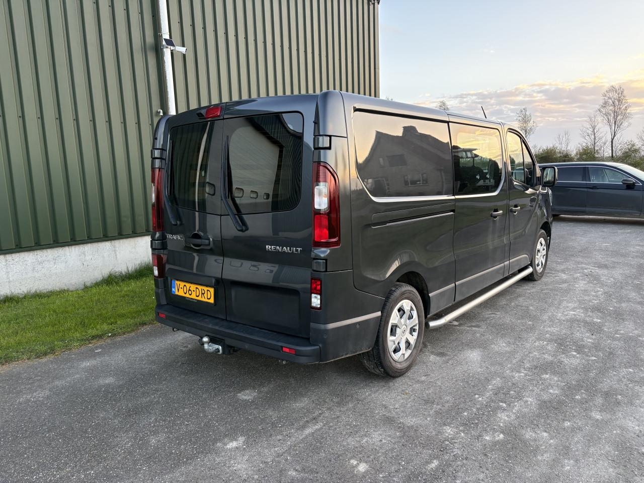 Renault Trafic Automaat BJ2024 dubbele cabine