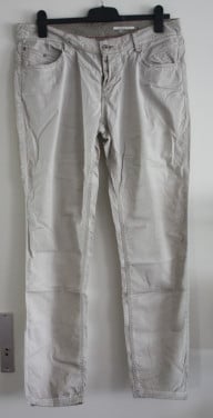 Lange broek offwhite crame kleurig  maat 40