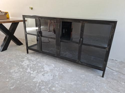 Industrieel dressoir, glas en staal