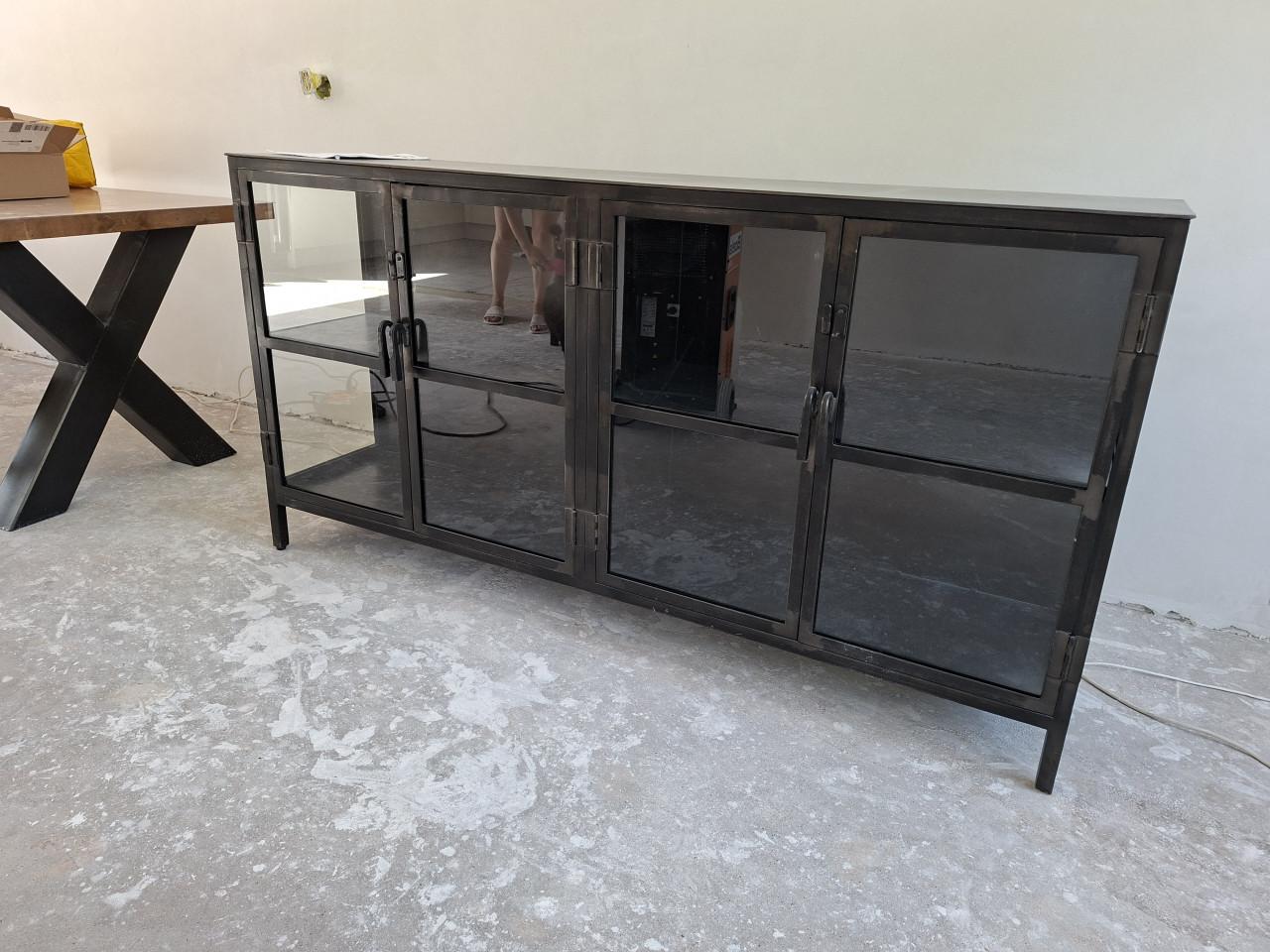 Industrieel dressoir, glas en staal