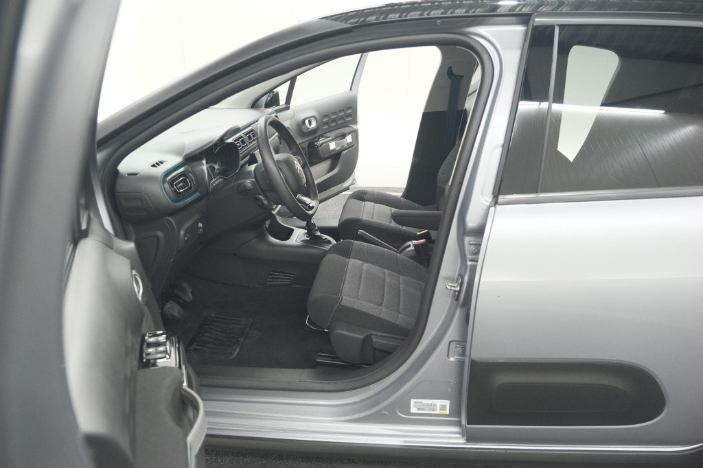 Citroen C3 puretech 110 shine | camera | navigatie | apple carplay | parkee