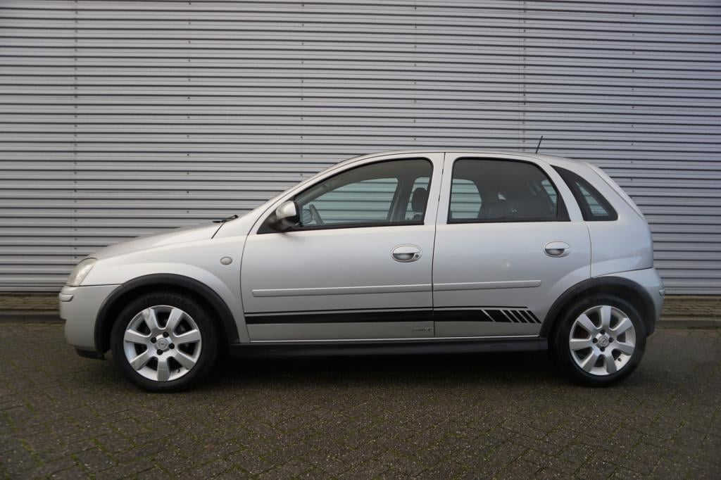 Opel Corsa 1.2-16v silverline airco / elektr. ramen / parkeersens. / lm vel