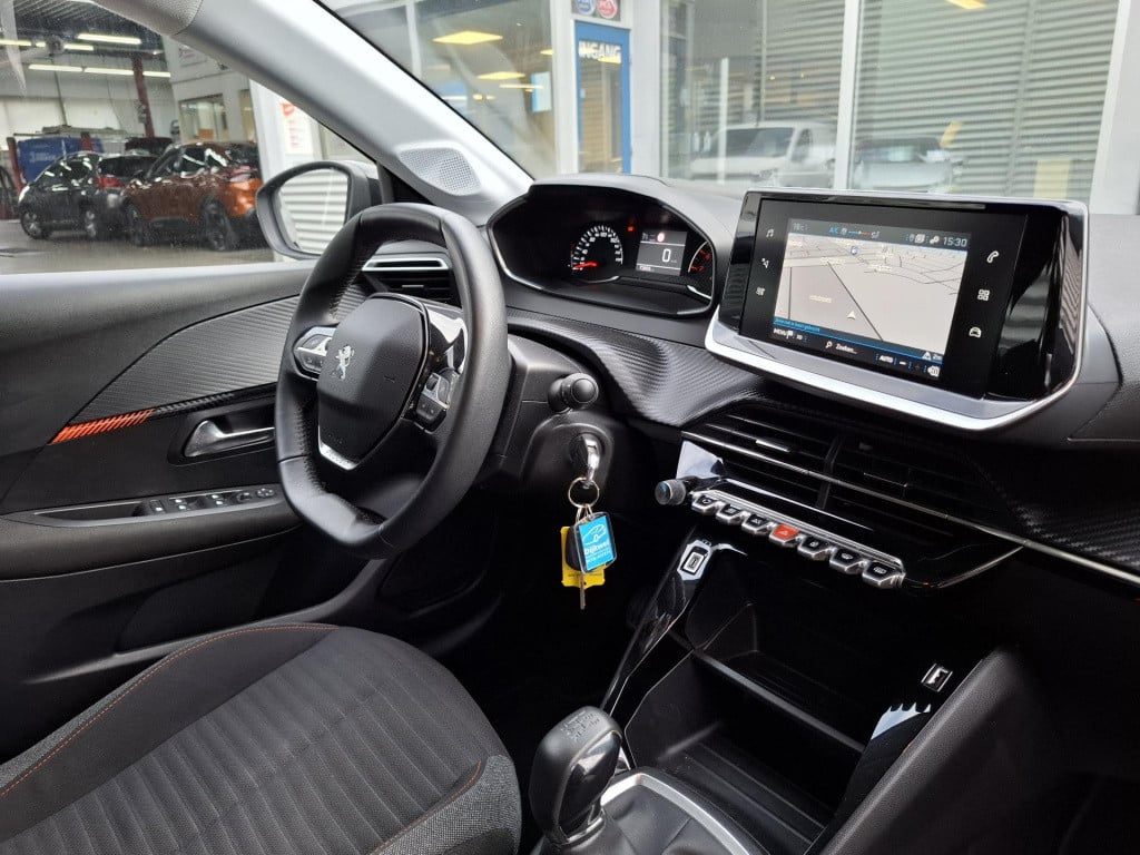 Peugeot 208 1.2 active pack navi/airco/lmv