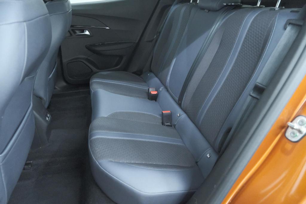 Peugeot 2008 puretech 130 allure pack | trekhaak | adaptieve cruise control