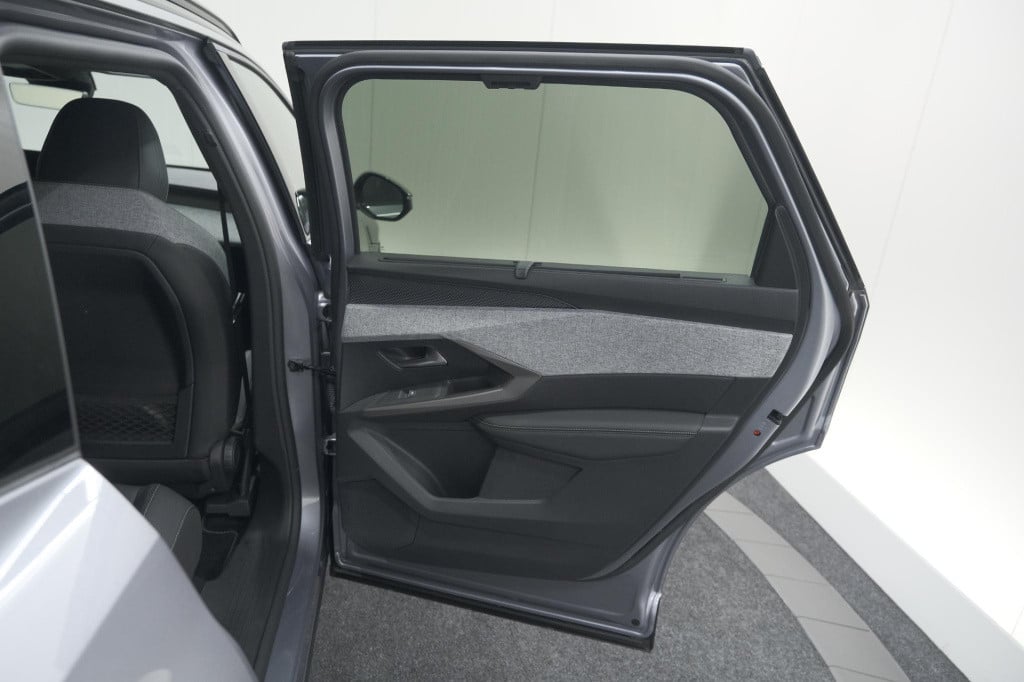 Peugeot 5008 1.2 hybrid 145 gt | panoramadak | camera | elektrische achterk