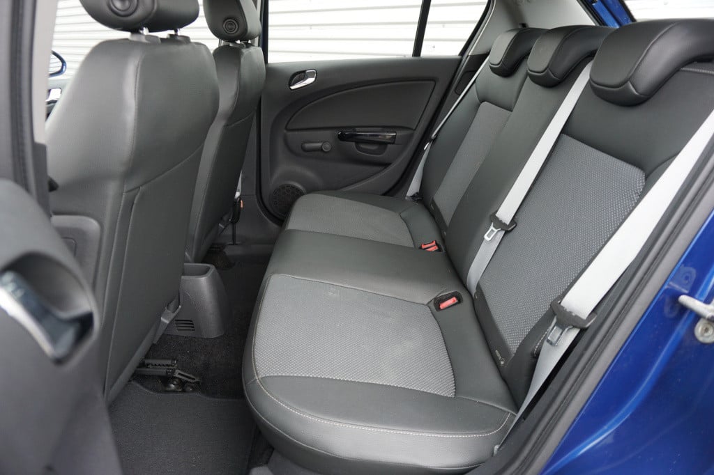 Opel Corsa 1.2-16v cosmo airco / elektr. ramen / trekhaak / nap