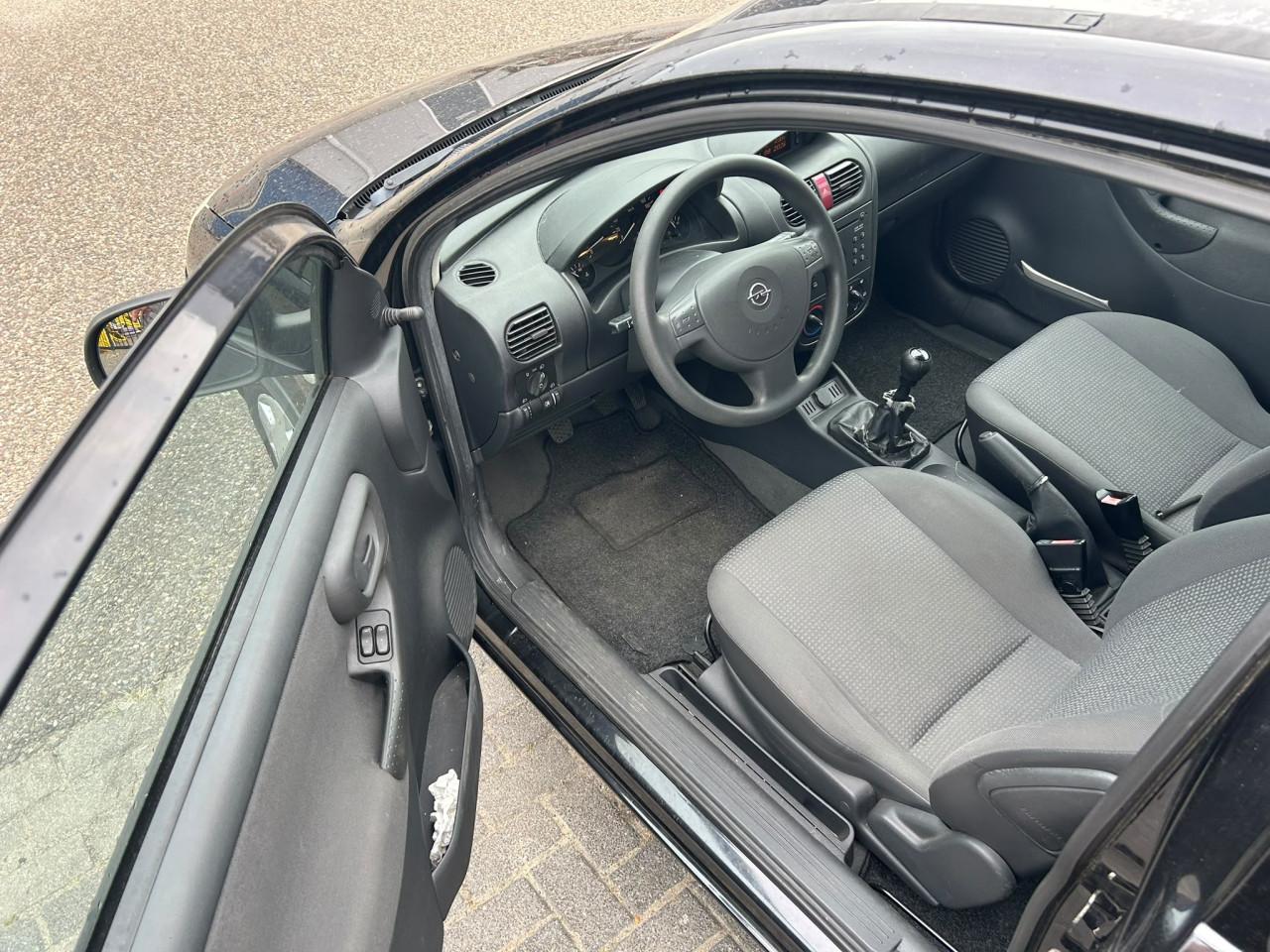 Opel Corsa 1.2-16V Essentia | IJskoude Airco | Lange APK