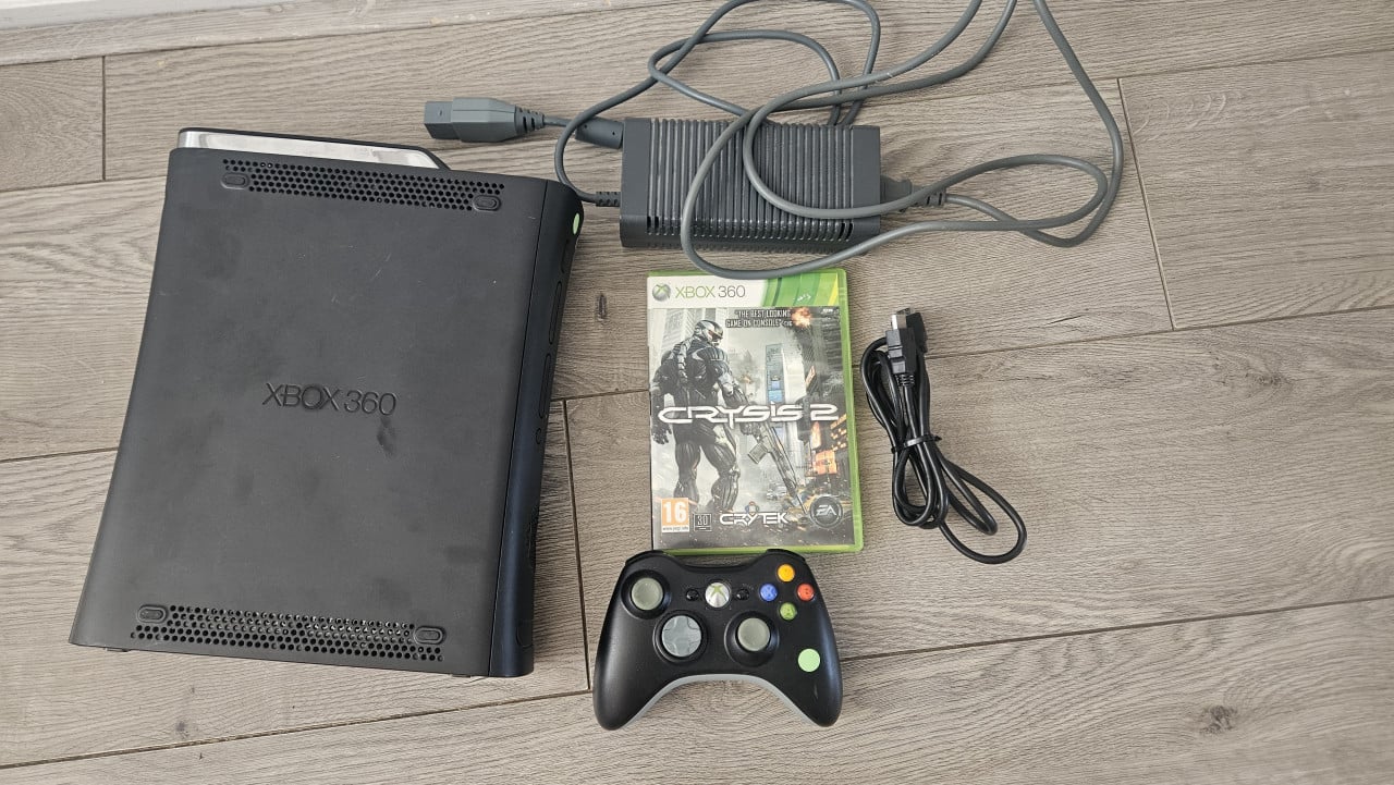 Xbox 360 Console 120GB + Controller + Game (Crysis 2)