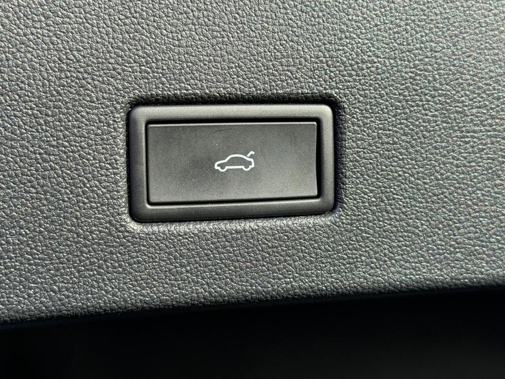 Volkswagen T-roc 1.5 tsi r-line | black style | panoramadak | 19 inch | cam