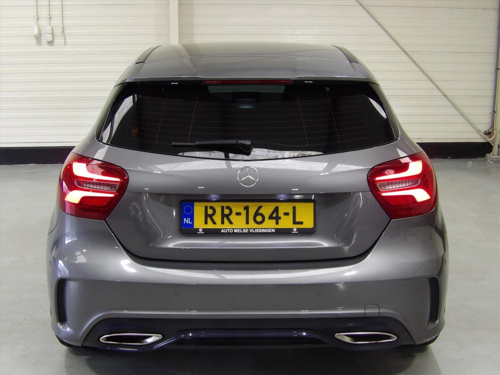 Mercedes-Benz A-Klasse a180 122pk 7g-dct business solution amg