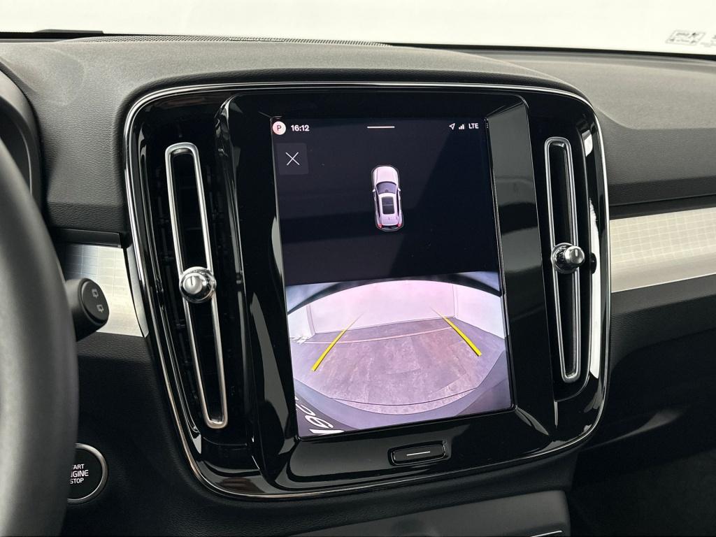 Volvo XC40 b4 197pk plus dark| camera| trekhaak| adap.cruise| h&k audio| pa