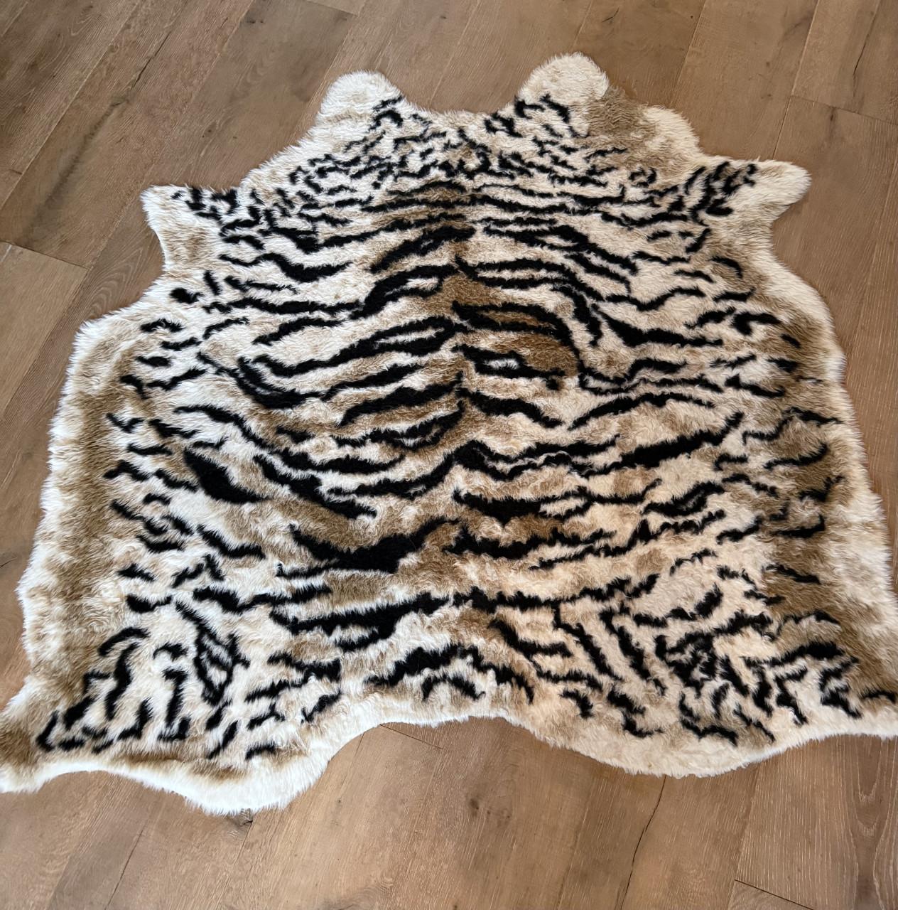 Kinderkleed met tijgerprint