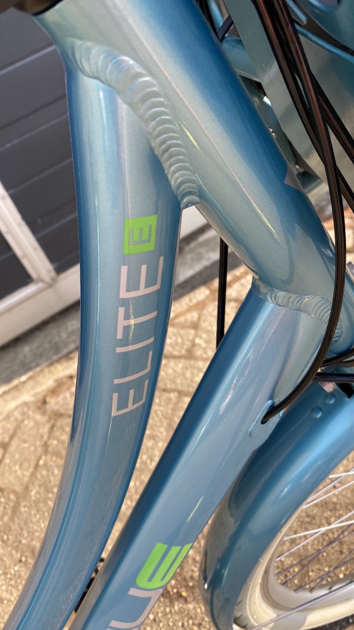 Schitterende school/ transportfiets Vogue cortina elite met krat 2 mdn oud