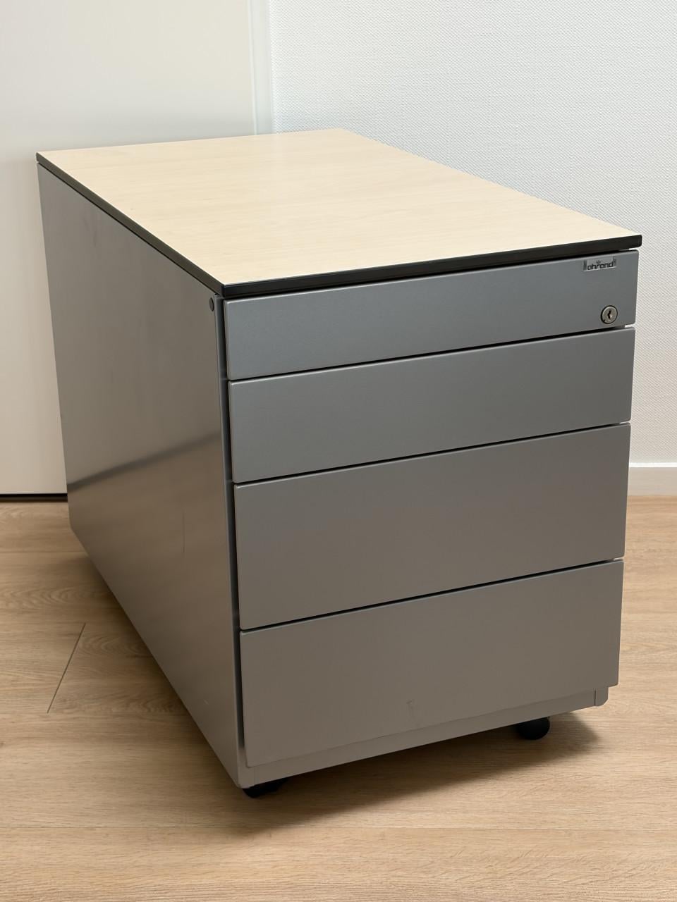 Groot bureau (tafel met verrijdbare ladenkast)