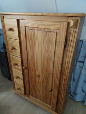 Te koop mooie grenen audio of linnen kast met cd-lades