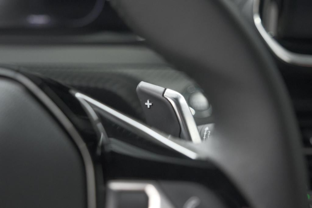 Peugeot 2008 puretech 130 eat8 allure | 360 camera | dodehoekdetectie | app