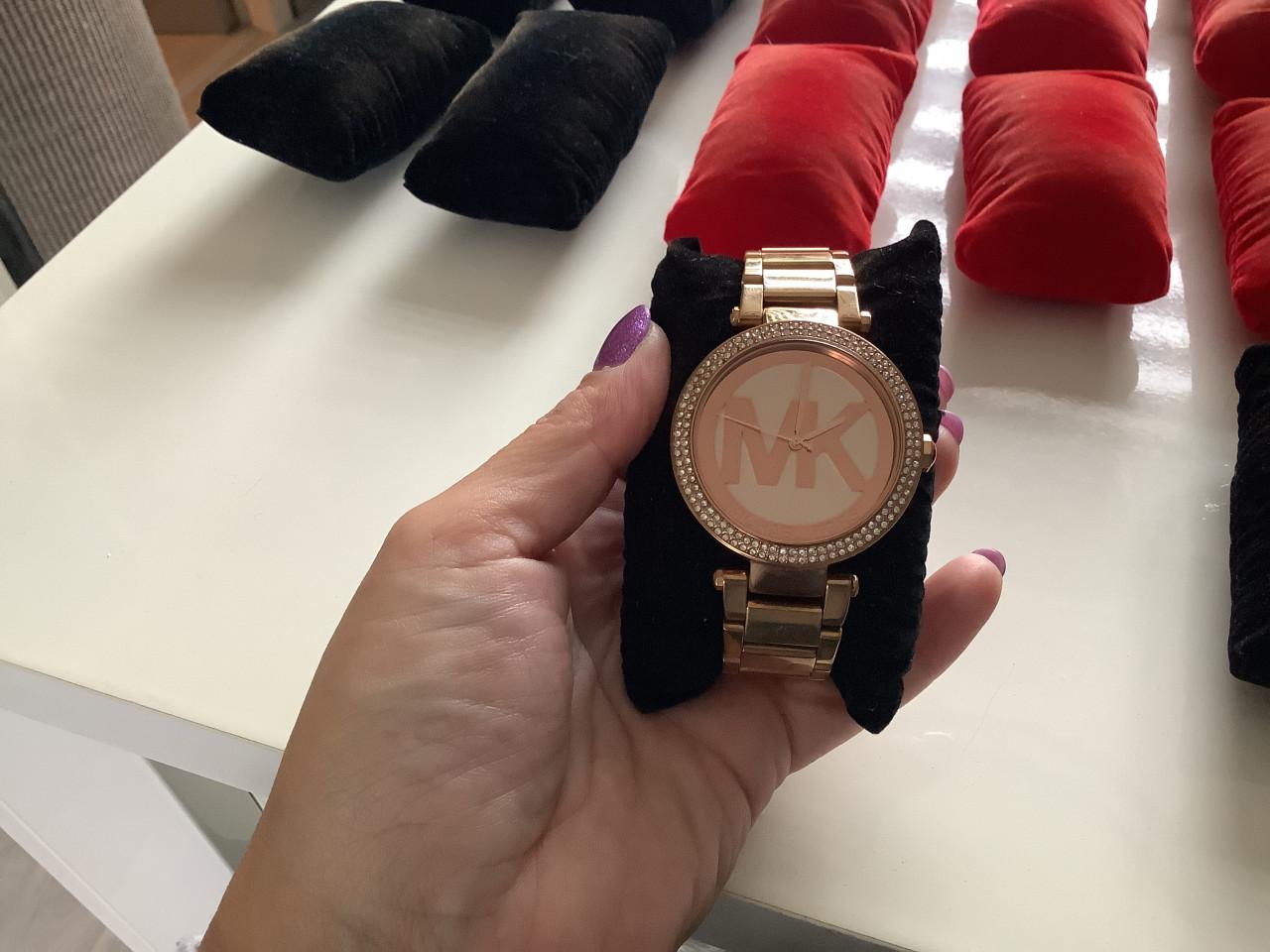 Partij gebruikte kussentjes voor sieraden. ( partij 83)