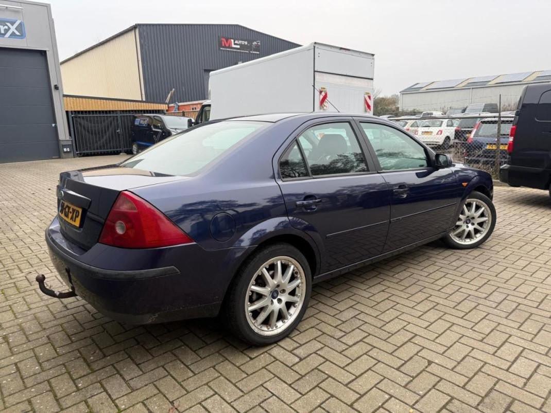 Ford Mondeo 2.0-16V Trend Automaat