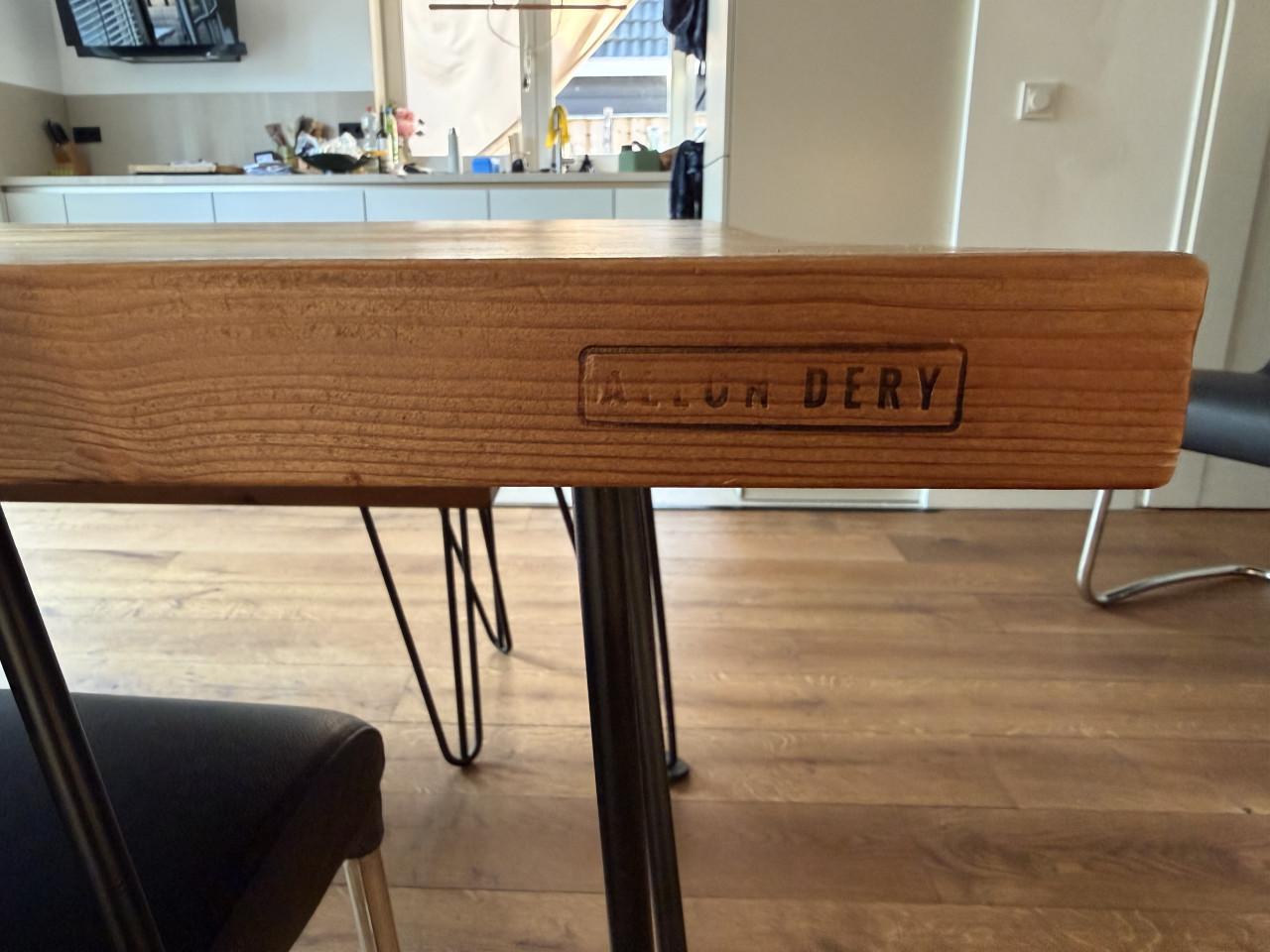 Tafel en bijpassende bank van Allon Dery