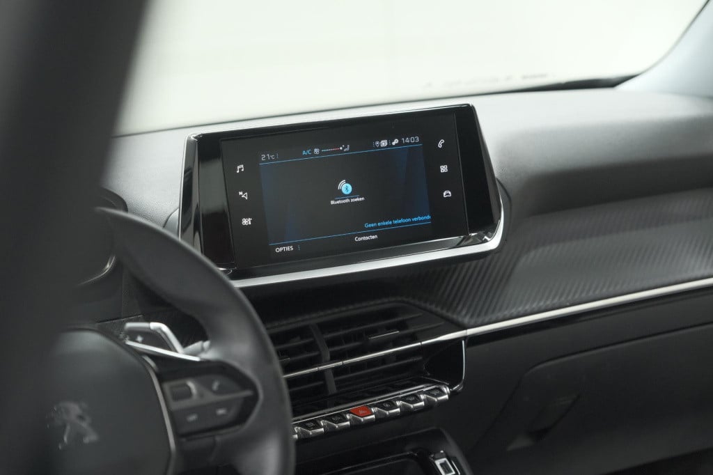 Peugeot 2008 puretech 130 eat8 active | parkeersensoren | navigatie | apple