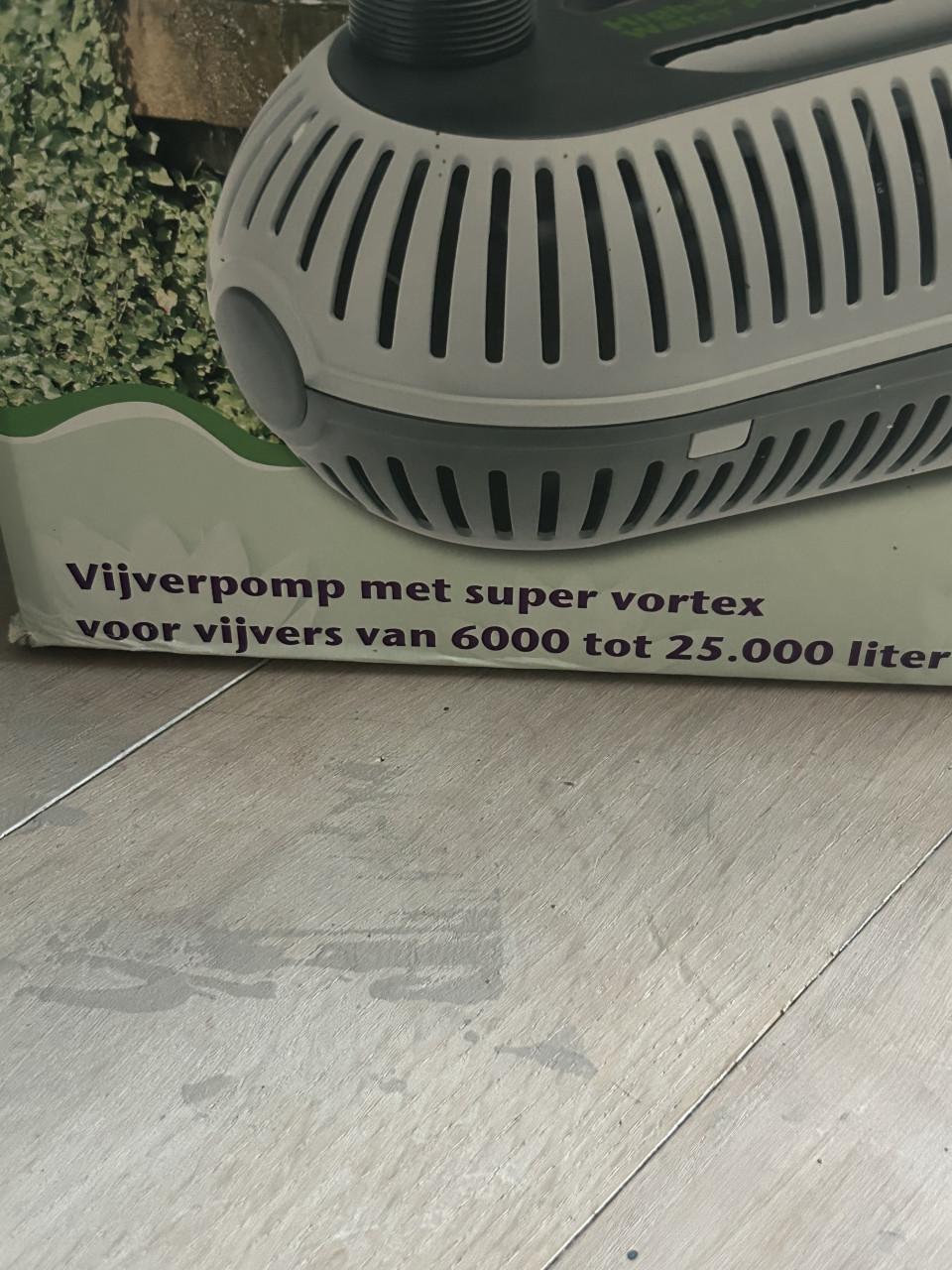 Te koop nieuw in doos Vijverpomp merk velda high stream waterpower 12000