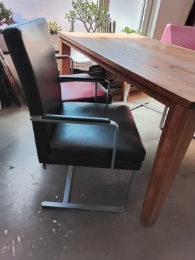 Mooi kwaliteit eiken eettafel met Hulsta leren stoel